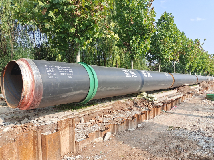 聚氨酯保温钢管施工现场